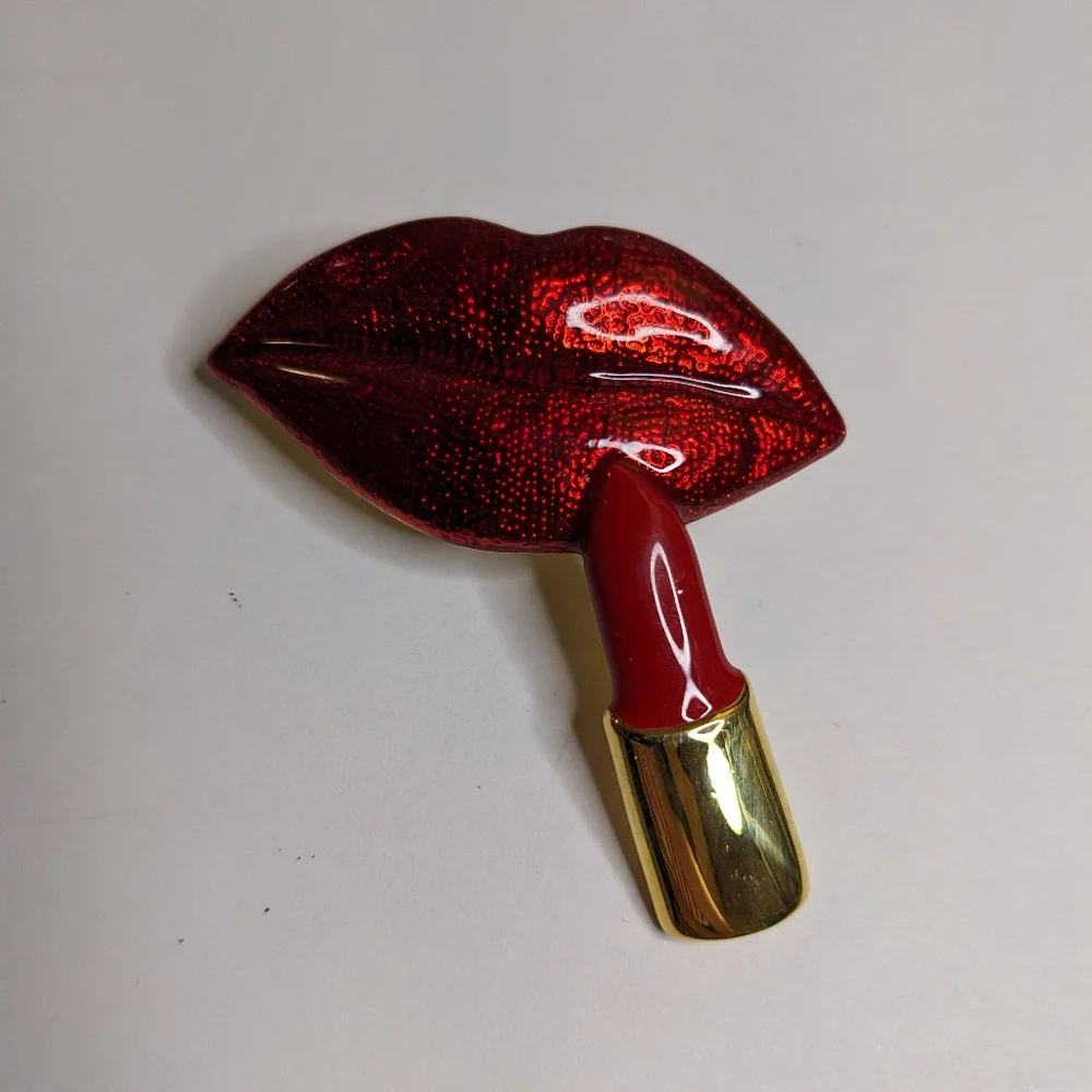 Vintage Polished Enamel And Gold Tone Lipstick‎ Lips Brooch